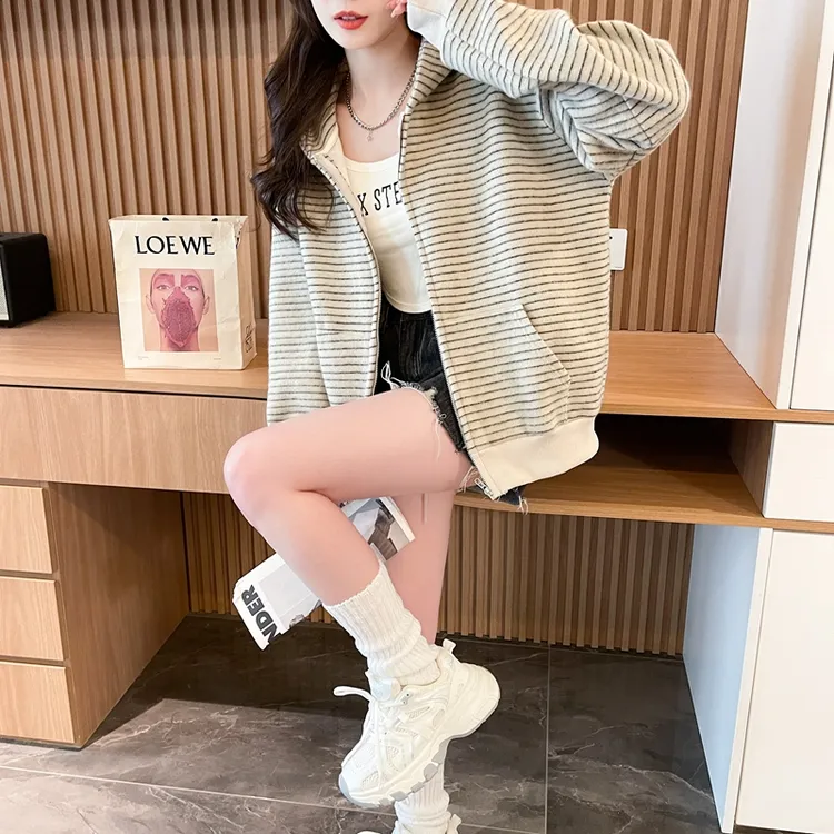 大码胖mm拼接条纹连帽卫衣女秋季韩版宽松休闲百搭开衫拉链外套潮