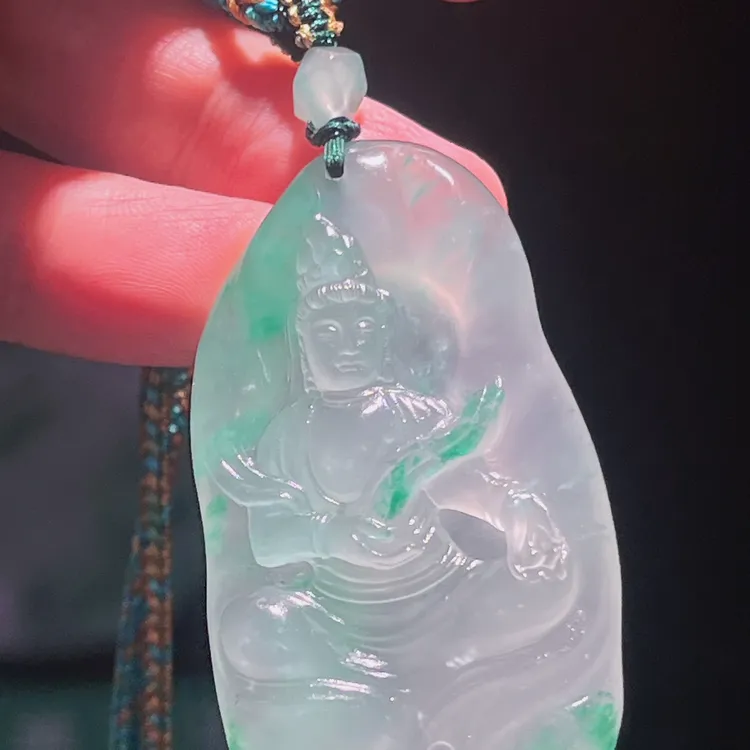 天然非洲翠冰种飘花观音尺寸：61*33*9mm