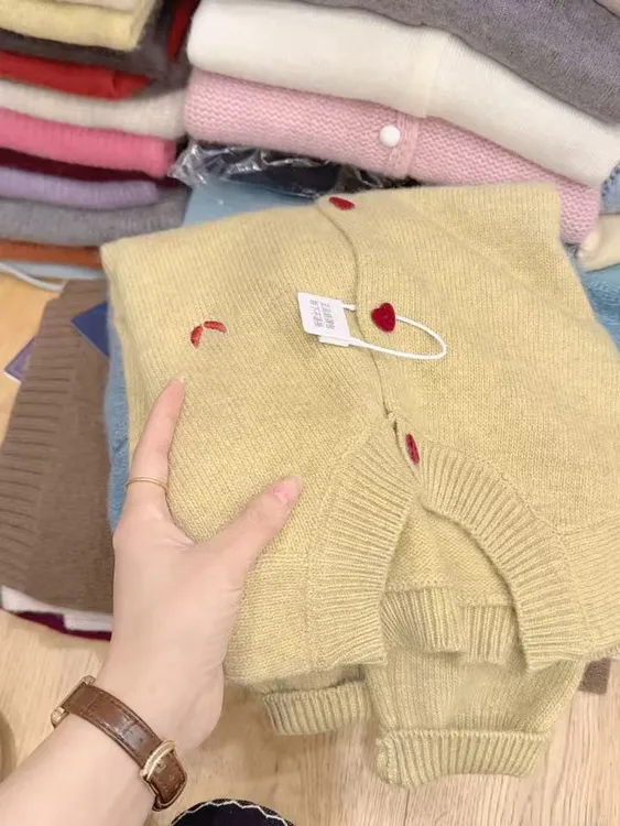 七言家巨好看！樱草黄丝绒扣爱心洋气加厚开衫-288@