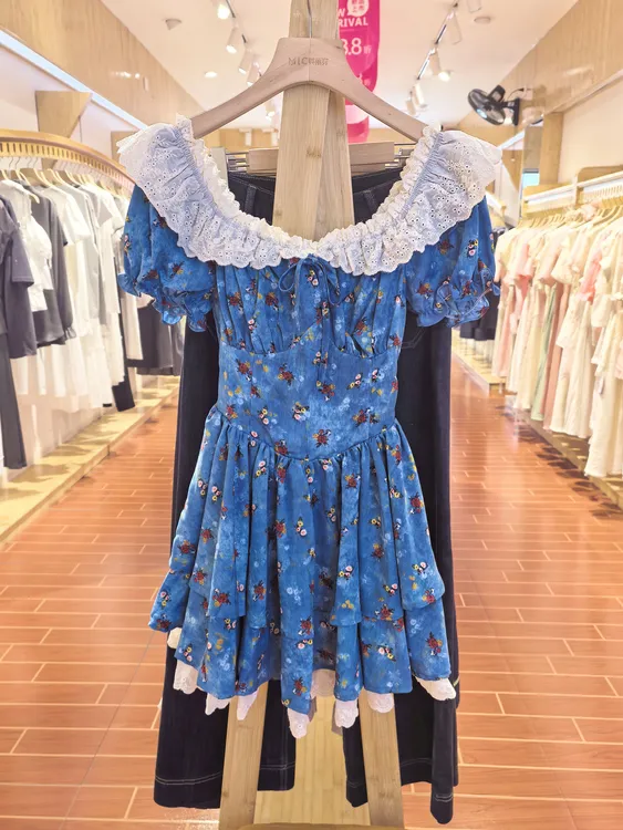 法式甜美蓝色方领泡泡袖碎花连衣裙女夏收腰显瘦高级感短裙