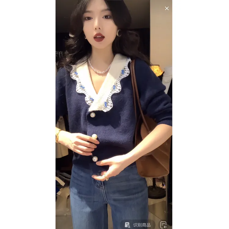  秋冬新款时尚小香风蕾丝领气质女刺绣独特别致拼色花设计感毛衣