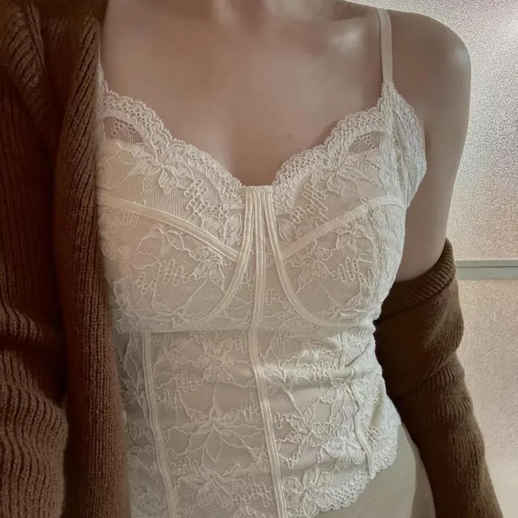 法式蕾丝保暖纯欲风马甲吊带背心女秋冬带胸垫内搭打底上衣10160