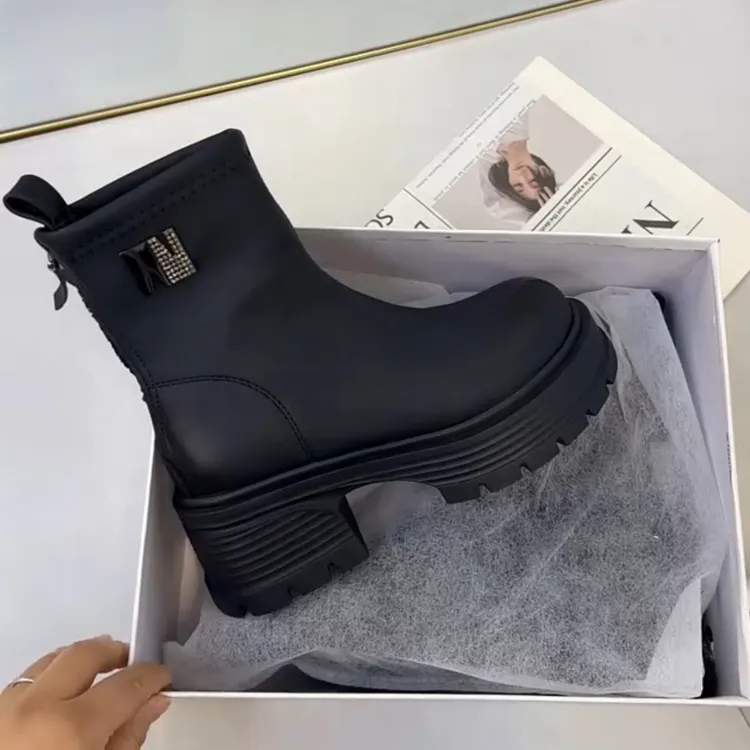小个子厚底显高显瘦加绒短靴2025秋冬新款女靴后拉链瘦瘦靴马丁靴