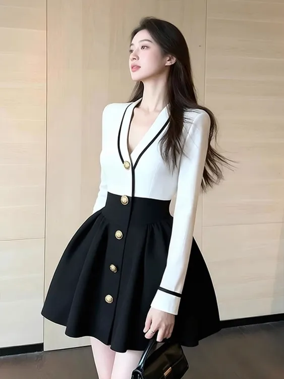 高级感V领时尚洋气高腰连衣裙秋冬2025A字裙气质显瘦法式女神裙子