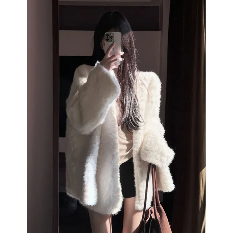 韩系设计感慵懒风修身显瘦百搭时尚毛绒绒外套上衣休闲高腰短裤女