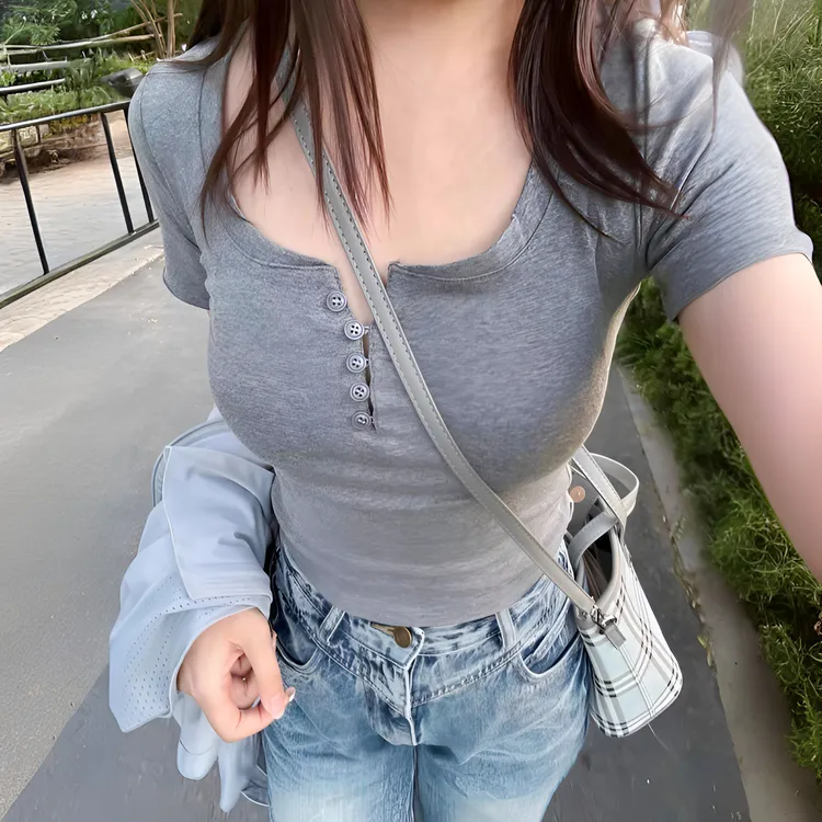 显瘦百搭短款紧身时尚短袖T恤性感辣妹上衣内搭外穿修身纯欲风