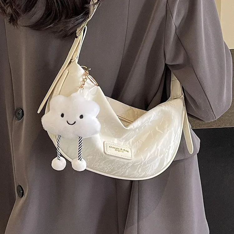 今年流行洋气小包包女2025新款春夏时尚上班通勤斜挎包单肩饺子包