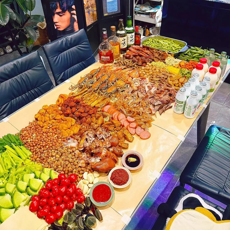 手抓海鲜炒海鲜牛皮纸烤鸭淋膜覆膜食品包装餐盘纸吸油纸垫盘纸