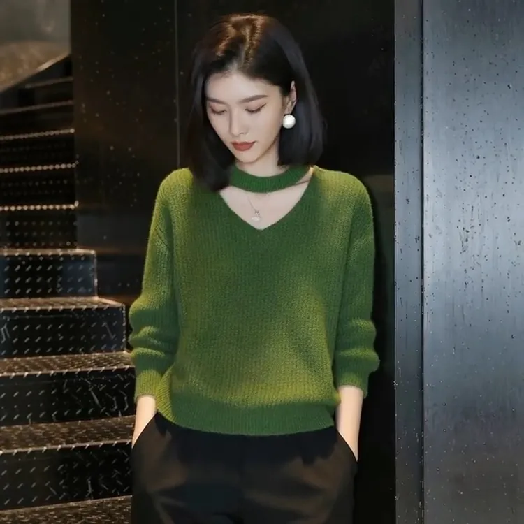 v领绿色套头毛衣女2025秋季高级感宽松显瘦V领挂脖打底针织衫上衣