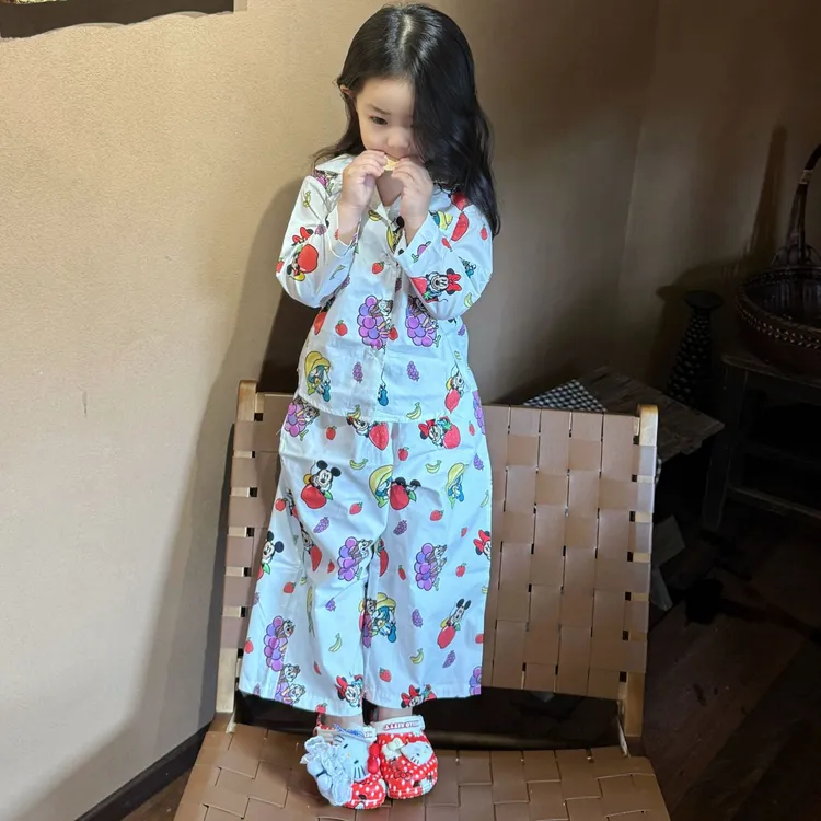 小思家女童2025夏季新款女宝家居服套装满印卡通翻领长袖T九分裤