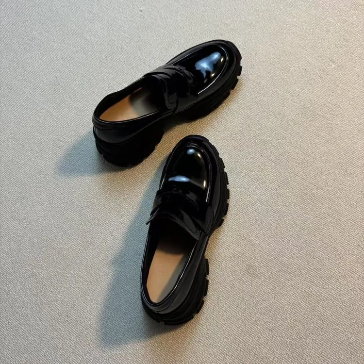 六也「懒人乐福」小个子松糕厚底粗跟深口一脚蹬通勤乐福皮鞋L930