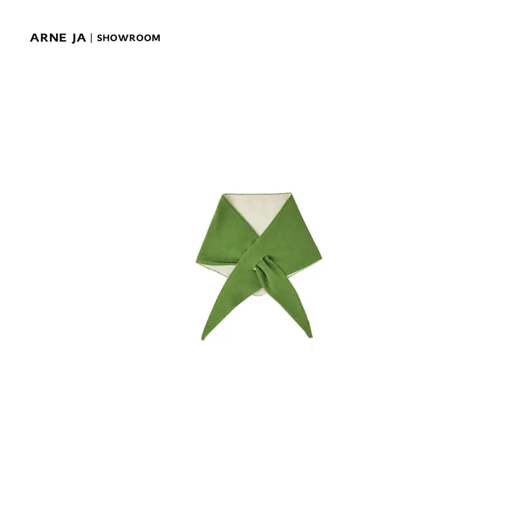 ARNE JA｜“造型利器”100%羊毛双面织拼色交叉穿孔三角巾W7302728