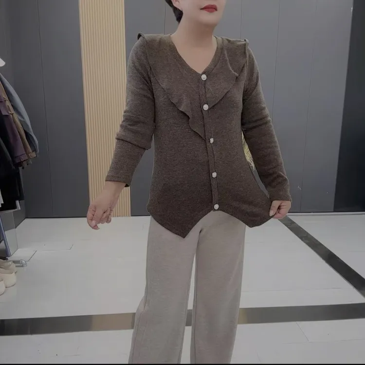 935梵#大码时尚V领荷叶边长袖女款百搭洋气显瘦不等式上衣小衫