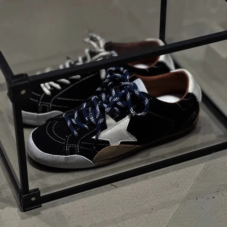 2025秋季新黑色厚底休闲德训鞋女做旧星星单鞋系带复古运动阿甘鞋