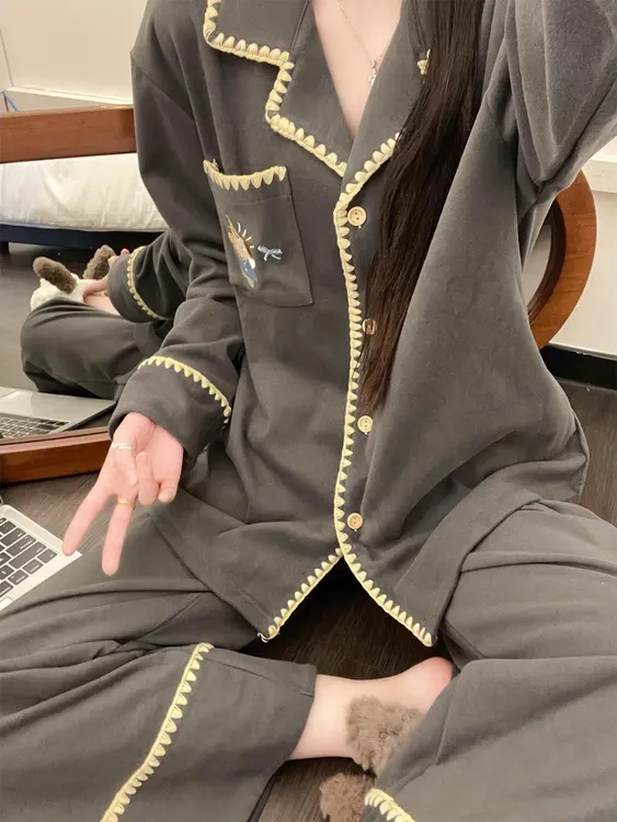 简约复古设计高级感德绒睡衣女秋冬新款爆款休闲百搭家居服两件套