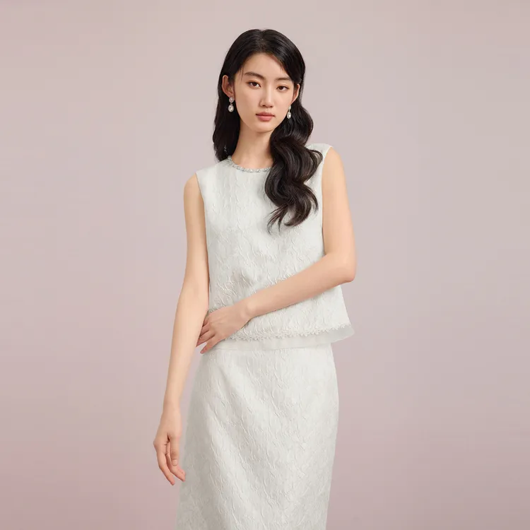 LIME/莱茵【自由绽放】夏季无袖提花钉钻套头衫米白色LDGB5BWPRK52