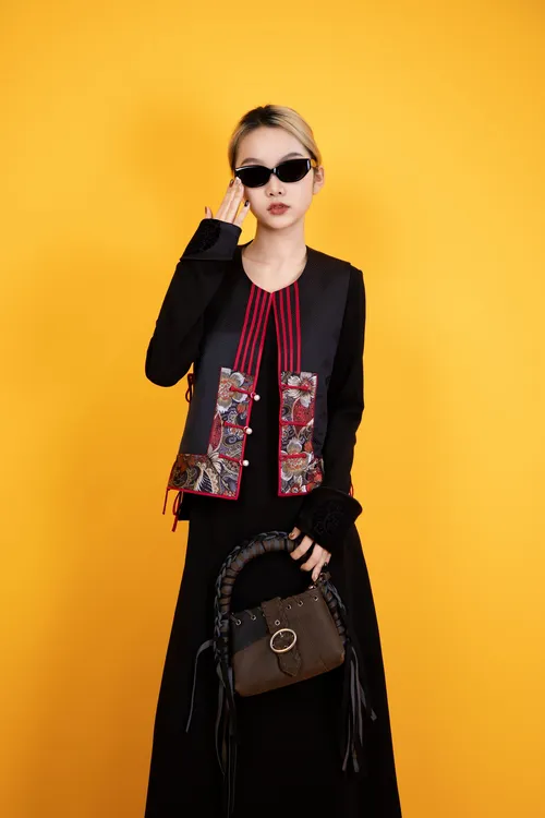 嘉人美至｜织锦缎蒙古元素圆领马甲民族风复古绑带无袖上衣