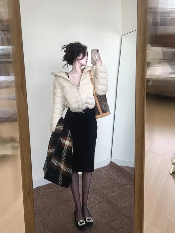 韩版云朵泡芙排骨棉服女冬季新款连帽轻薄保暖短款外套半身裙套装