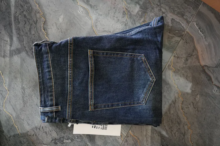 时尚男士小脚牛仔裤