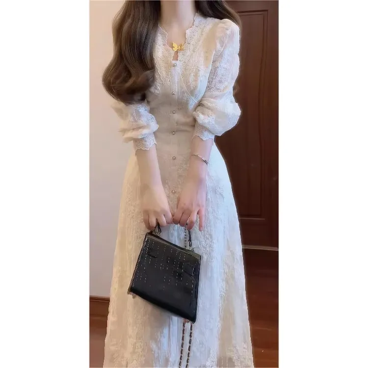 2025秋季新款法式甜美温柔风白色蕾丝连衣裙女长袖收腰气质长裙子