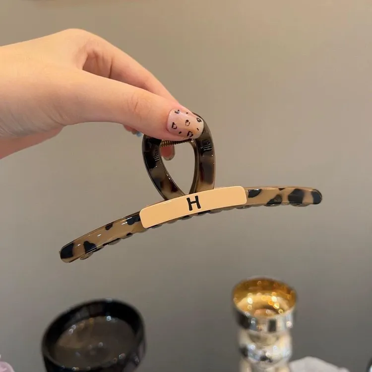 春夏豹纹高级感鲨鱼大号抓夹H字母撞色鲨鱼夹饱满后脑勺抓夹发卡