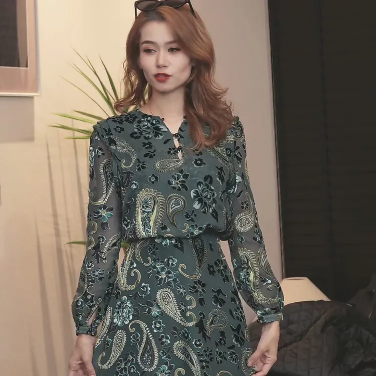 （达）跨年款绿色烧花高级感连衣裙