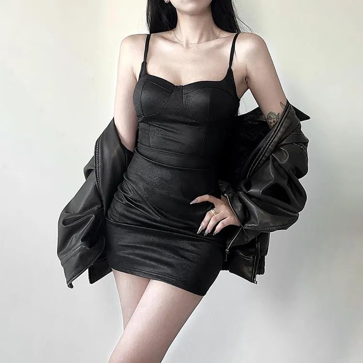 御姐性感吊带皮短裙子夏季2025新款辣妹高级感收腰内搭连衣裙女