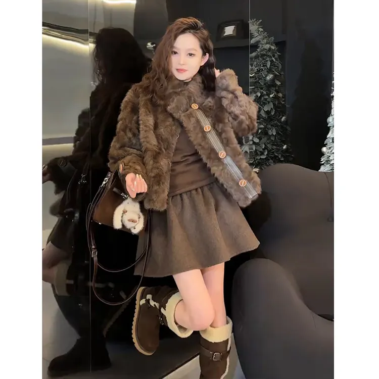 秋冬流行穿搭一整套女2025新款韩版宽松毛绒外套百搭短裙两件套