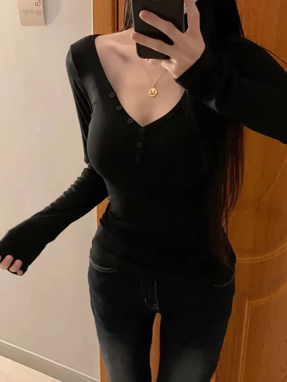 微胖mm纯欲V领长袖T恤女秋冬设计感小众打底衫收腰显瘦辣妹上衣女