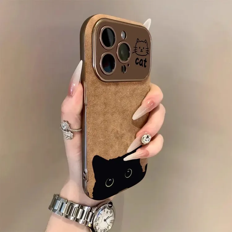 探头黑猫大视窗翻毛皮适用苹果16pro手机壳网红女款创意ins高级感