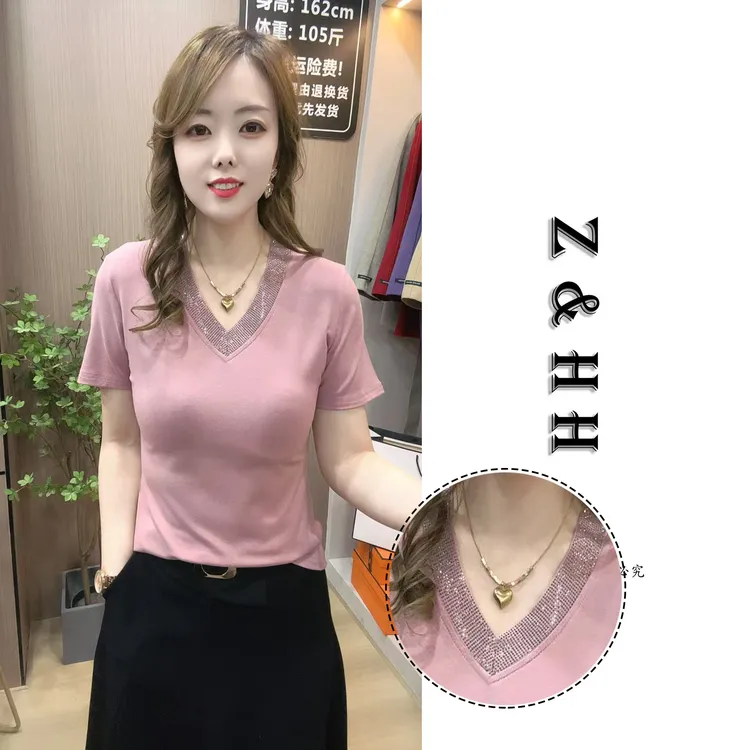 【卿丝语】重工烫钻V领短袖t恤女夏季2025新款修身显瘦设计感上衣