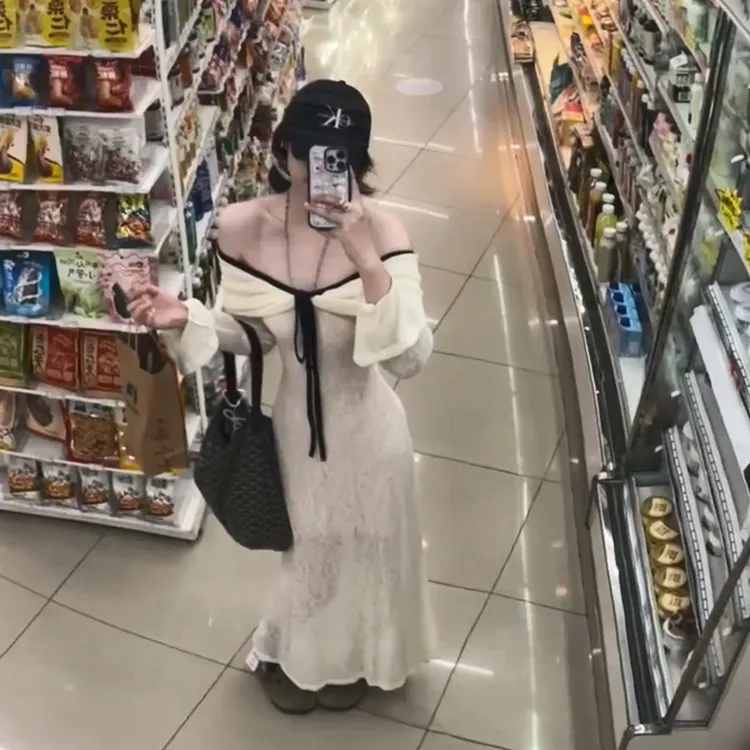 设计感连衣裙2025早秋新款韩系穿搭一字肩系带喇叭袖收腰显瘦裙子