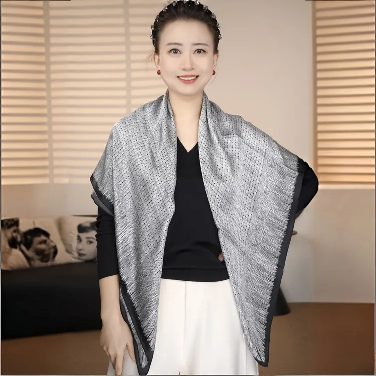 【小香风】宫丽106x106cm6A纯100桑蚕丝素绉缎大方巾丝巾时尚百搭