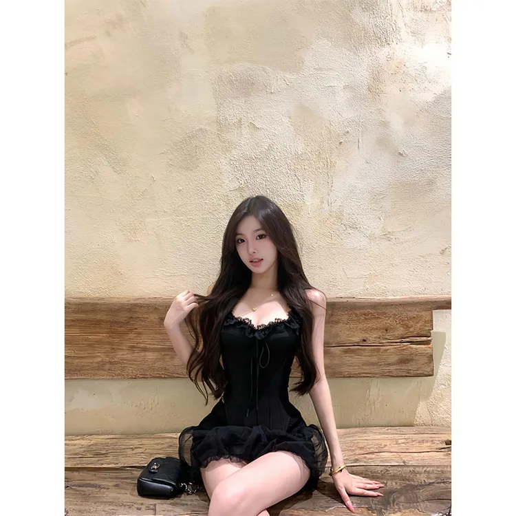 2025秋季新款性感辣妹黑色蕾丝花边鱼骨吊带背心高腰百搭短裙套装