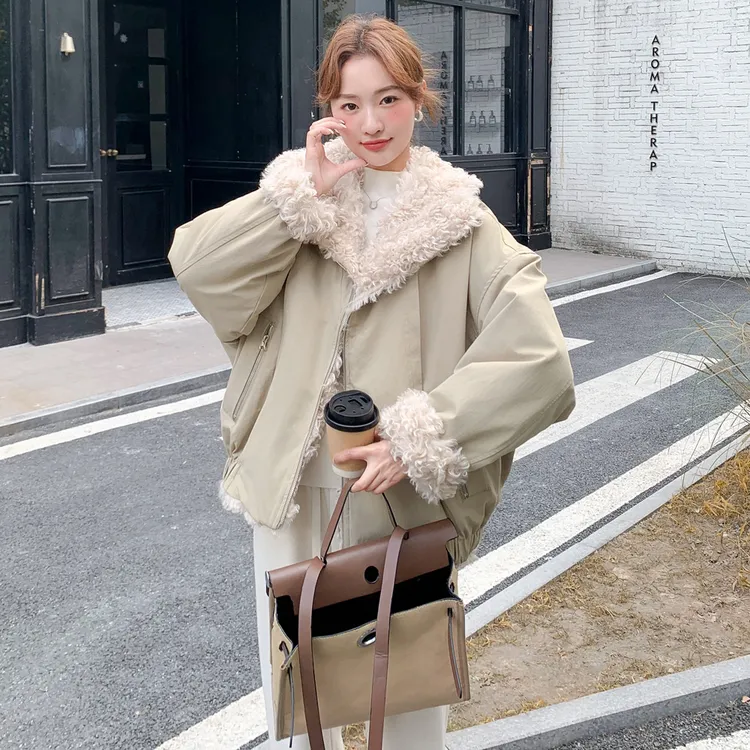 浅卡其韩系羊羔毛大翻领外套女2025冬季新款加绒加厚皮毛一体上衣
