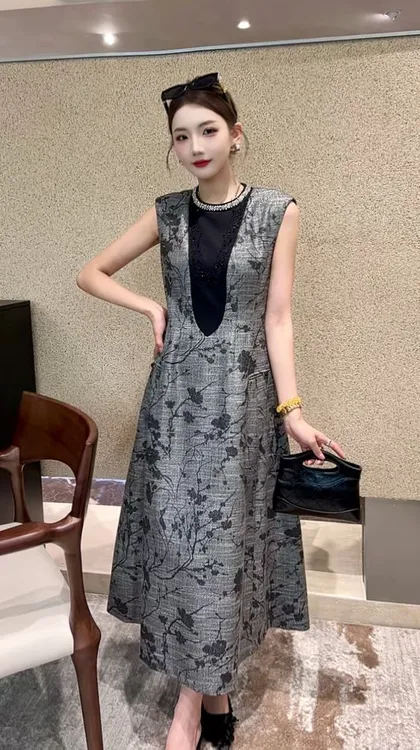深圳轻奢刺绣钉珠无袖连衣裙女欧货早秋新款碎花长裙68I06