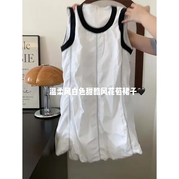 甜美褶皱慵懒气质显瘦无袖背心连衣裙夏季别致撞色短裙女