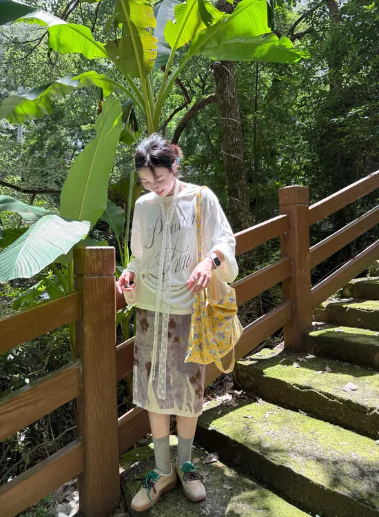 2025夏季新款轻薄松弛感字母印花长袖防晒罩衫慵懒风上衣百搭半裙