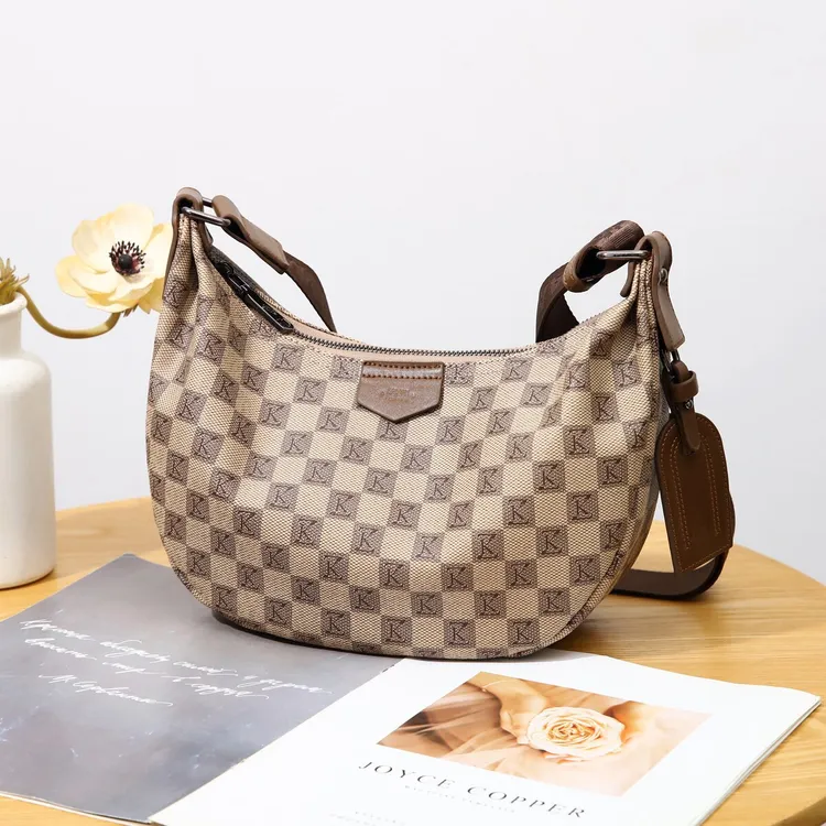 2026新款时尚简约百搭大容量饺子包简约休闲单肩斜挎包大元宝女包