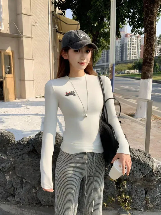 正肩复古印花加绒掐腰外穿打底衫女内搭秋冬基础磨毛加厚长袖t恤