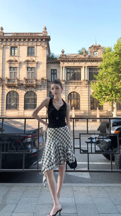 2025夏季新款时尚打底吊带背心气质显瘦洋气休闲百搭性感辣妹外穿