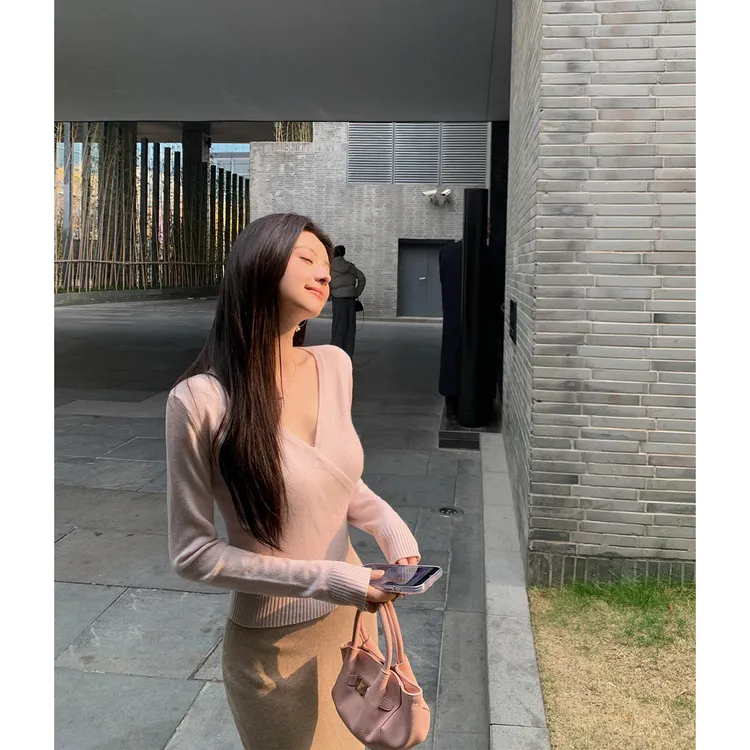 ADA MISS时髦交叠V领暖糯羊绒羊毛修身针织打底衫毛衣女冬季新款