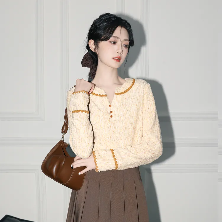 法式复古V领长袖T恤女春秋2025秋新款设计感撞色显瘦内搭打底上衣