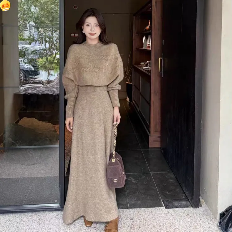 气质宽松冬季慵懒感针织三件套女蝙蝠袖可拆卸围脖毛衣半身裙