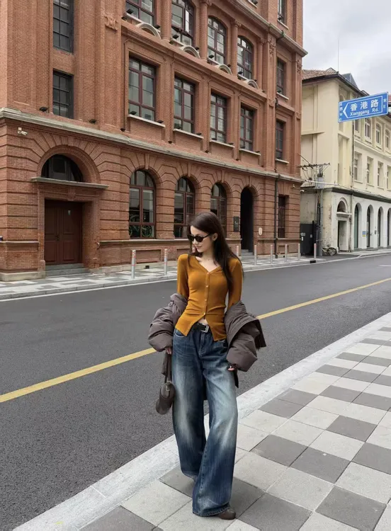 辣妹风性感V领长袖T恤女2025秋冬新款修身显瘦百搭洋气打底衫上衣