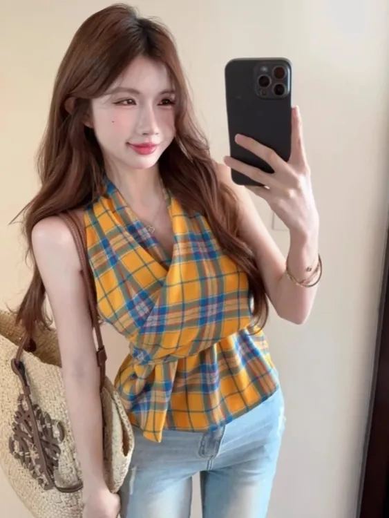 黄色格子挂脖露肩上衣女夏季外穿多巴胺格纹收腰绑带无袖背心衬衫