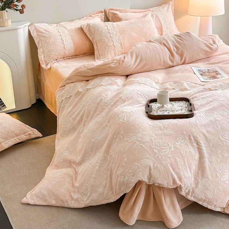 2025新款简约蕾丝软花边拼接加绒高端雕花云绒牛奶绒四件套