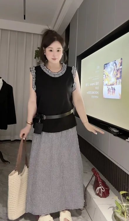 「小吴家」韩系设计感格纹花边撞色无袖上衣女高腰显瘦半身裙两件套