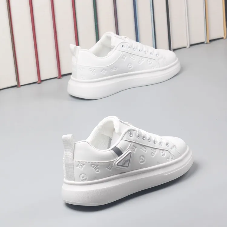 潮款印花男鞋皮面百搭小白鞋2026增高超轻板鞋透气运动帅气休闲鞋