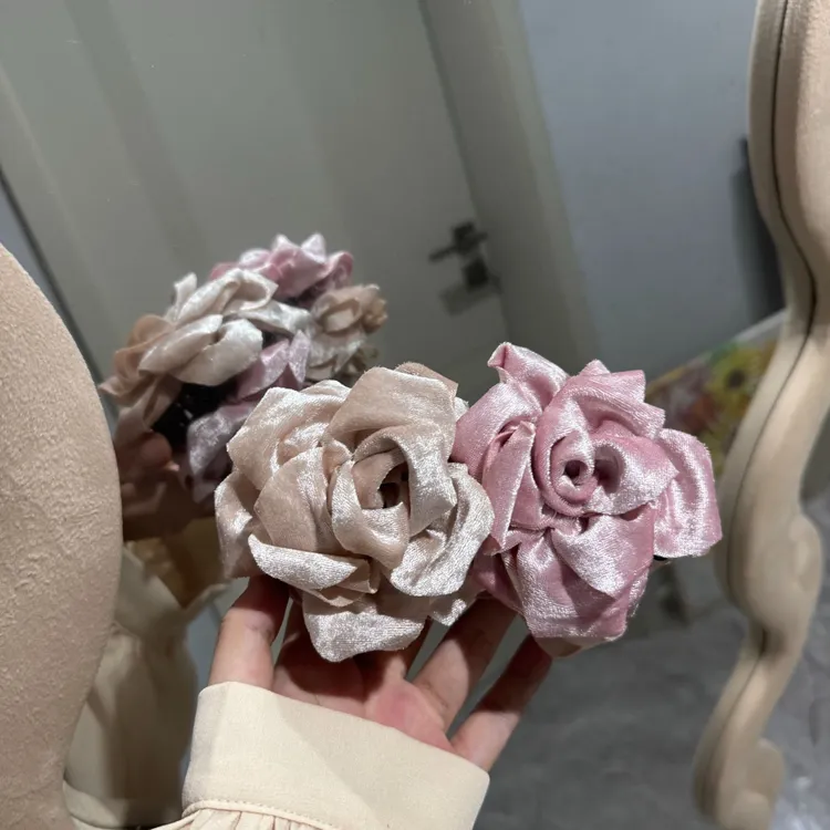 网红同款香蕉夹花朵发饰复古发卡红色头饰时尚百搭轻奢花朵发夹